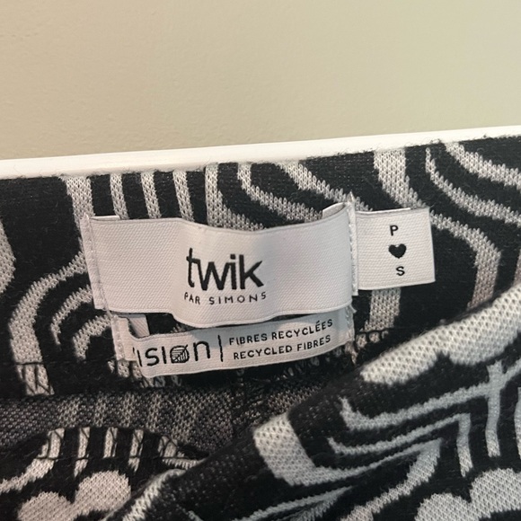 Twiks / Simons - Flare Floral Pants - Picture 3 of 3